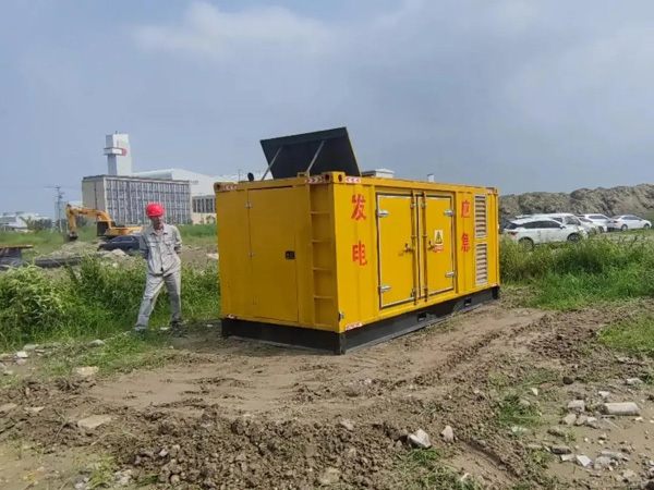 灵璧200KW柴油发电机机组每小时的油耗量受哪些因素影响？